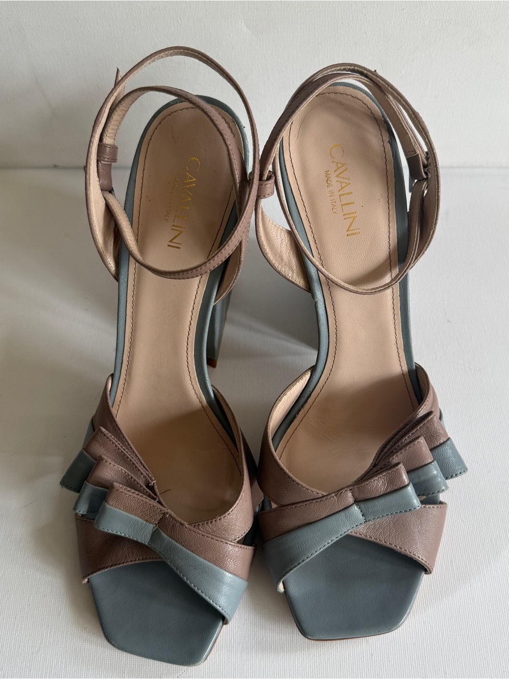 Cavallini Women's Taupe and Slate Blue Bow Slingback Heel Sandals Women Size 9 - Picture 2 of 13